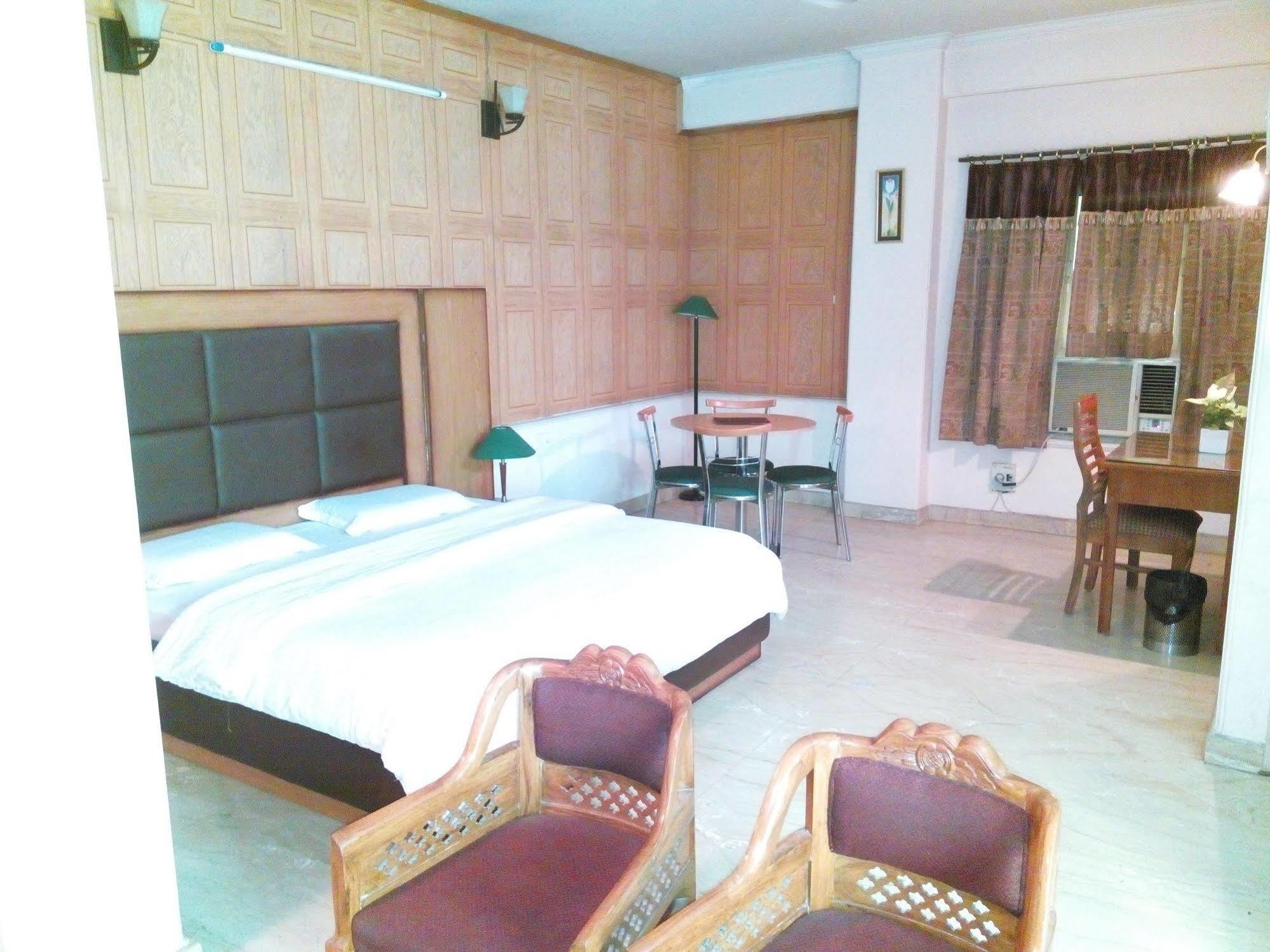 Hotel Queens Residency Gurgaon Extérieur photo