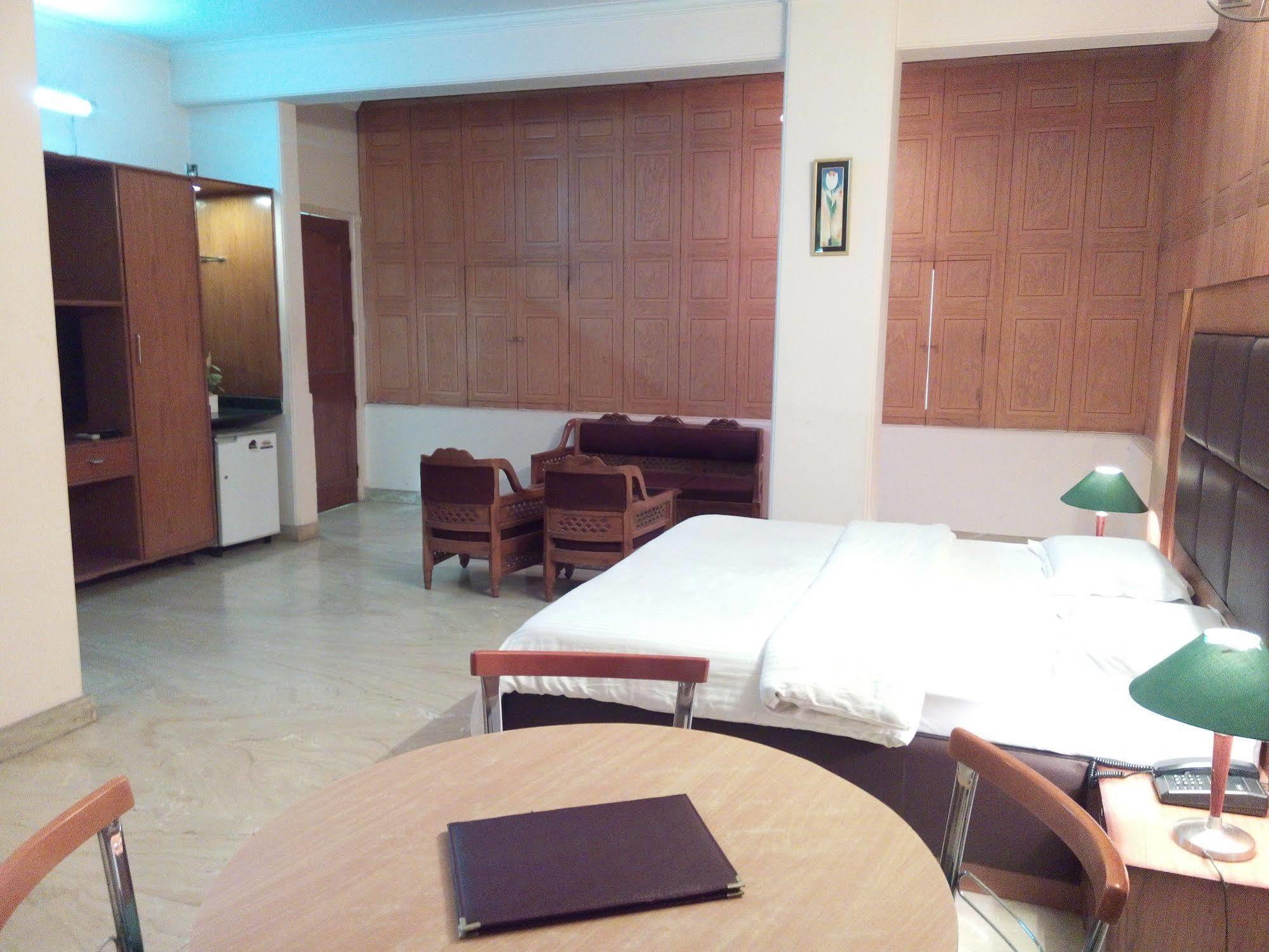 Hotel Queens Residency Gurgaon Extérieur photo