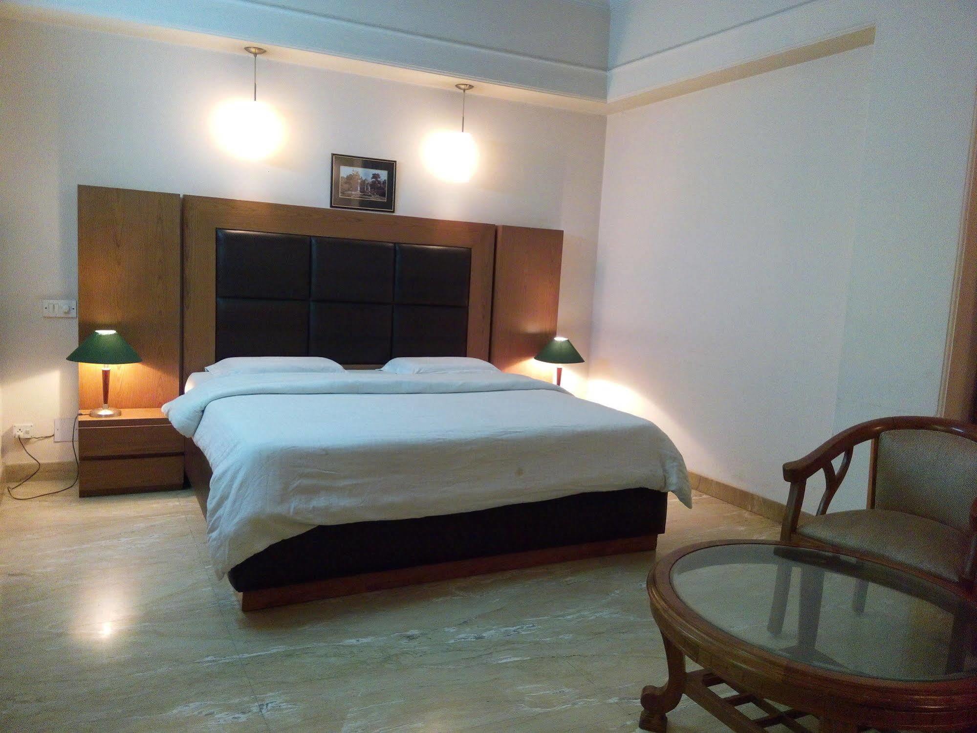 Hotel Queens Residency Gurgaon Extérieur photo
