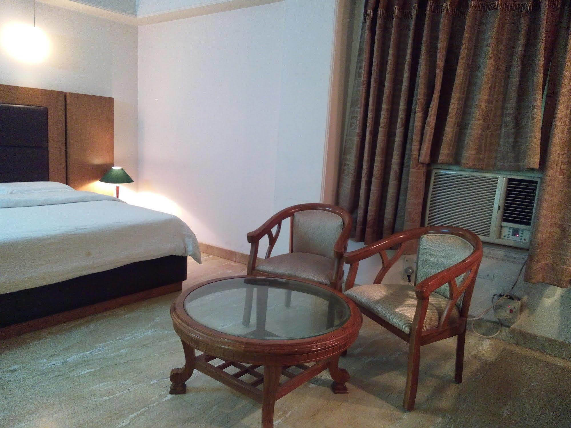 Hotel Queens Residency Gurgaon Extérieur photo