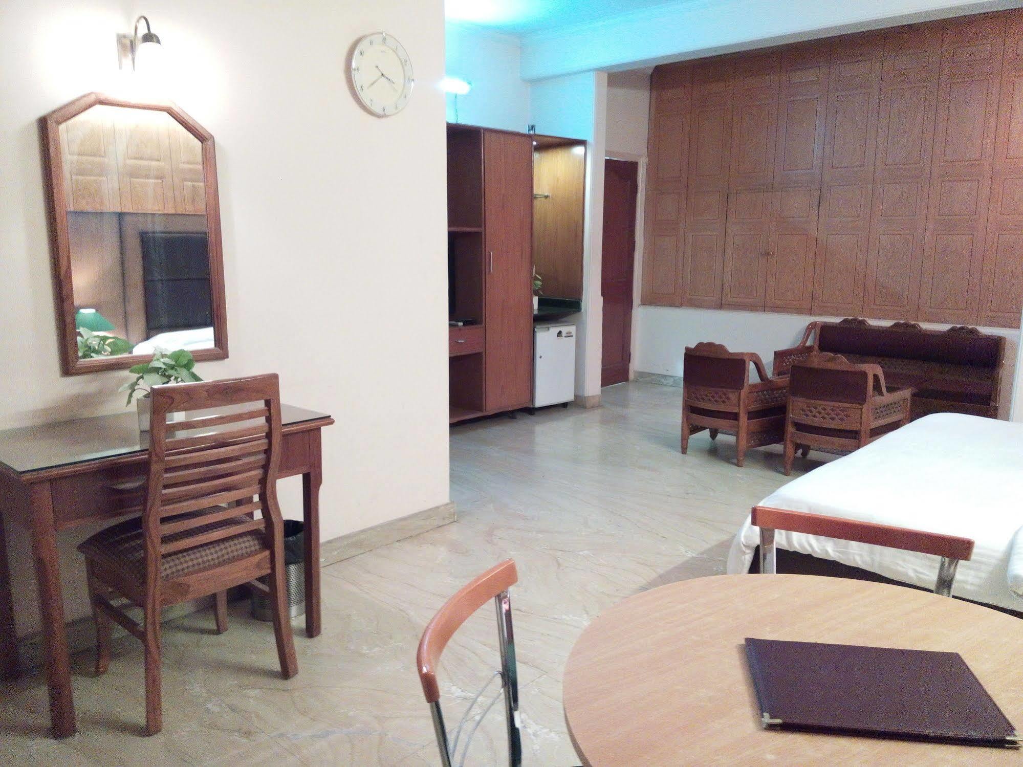 Hotel Queens Residency Gurgaon Extérieur photo
