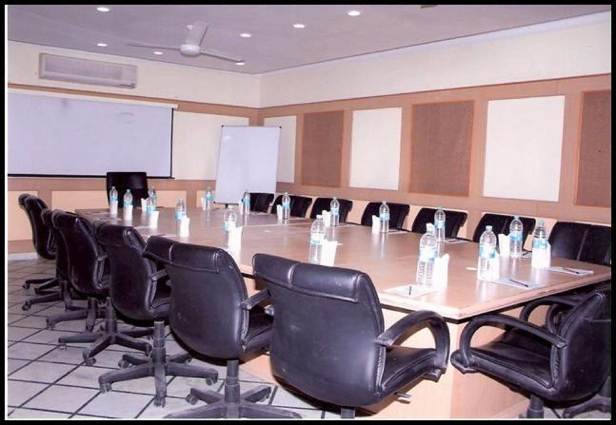 Hotel Queens Residency Gurgaon Extérieur photo